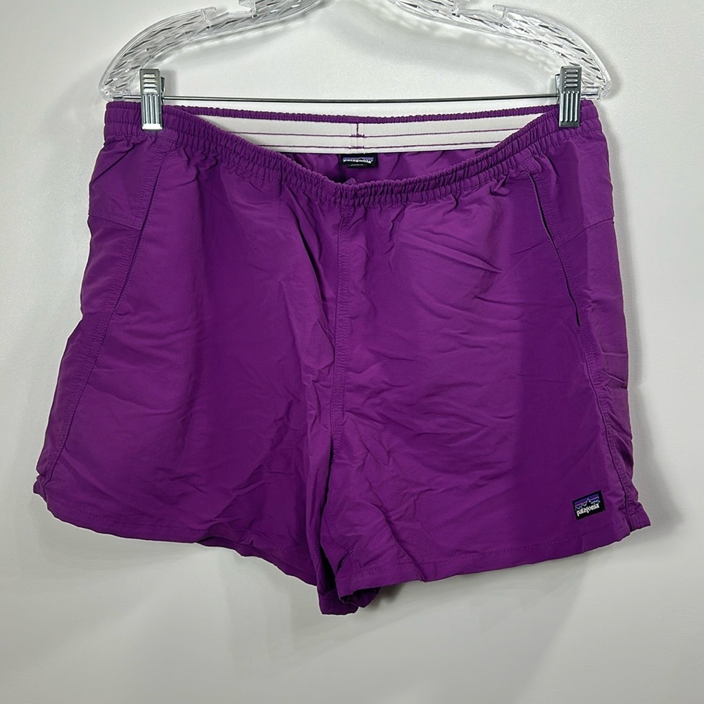 Patagonia Baggies Women’s purple 4” Nylon shorts size large
